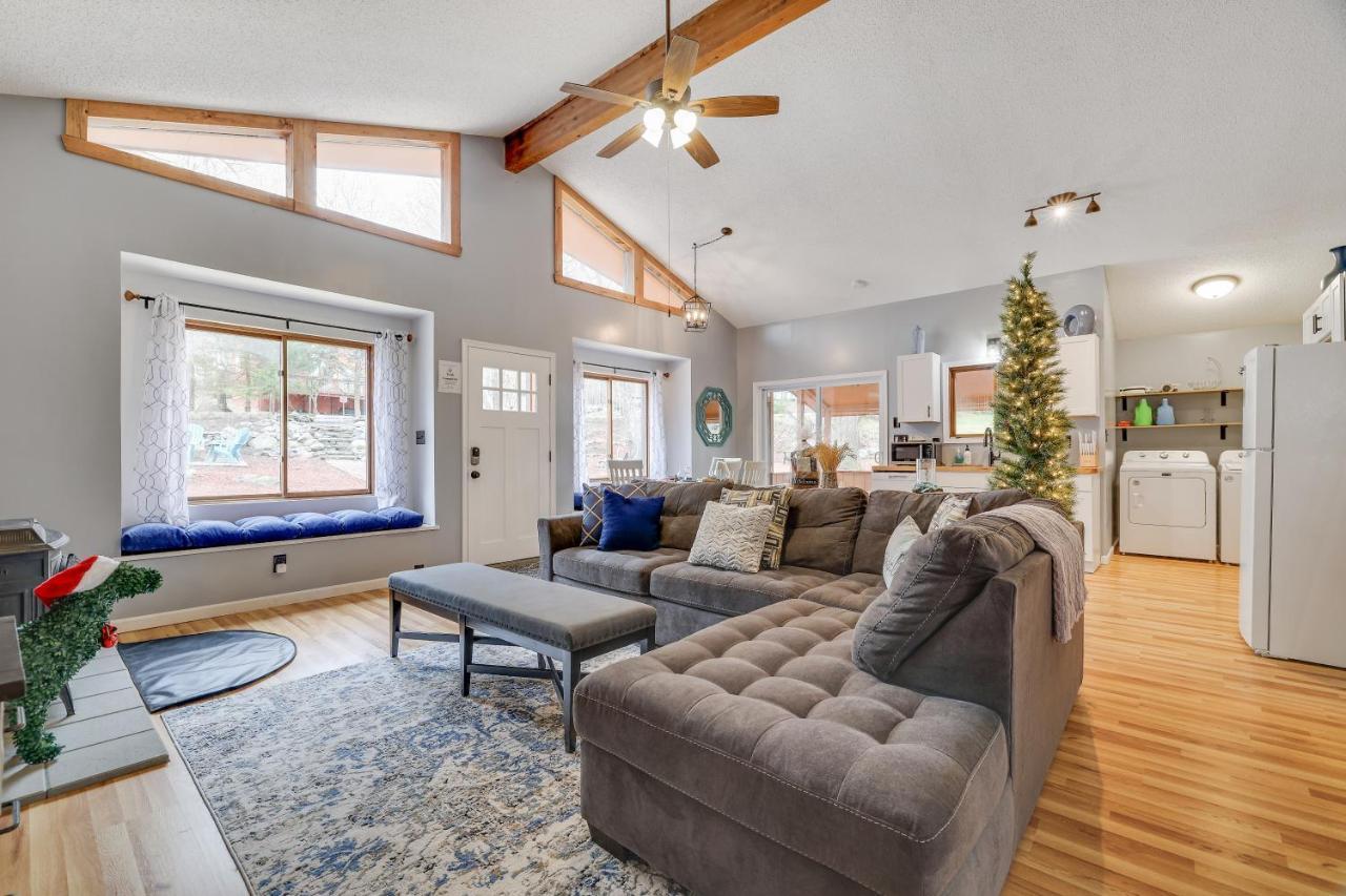 Premier Cozy Cabin - Free Amenities & Comm Indoor Pools Bushkill Luaran gambar