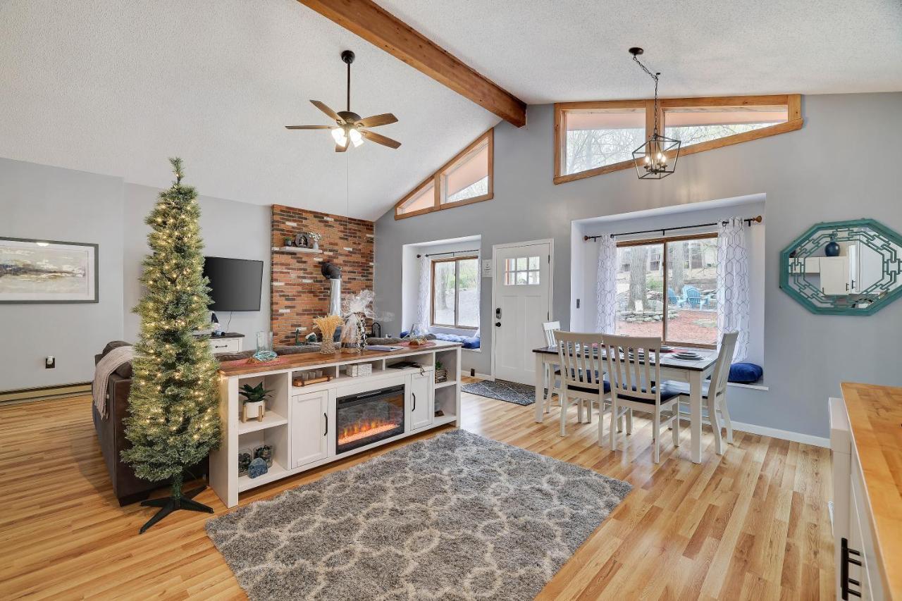 Premier Cozy Cabin - Free Amenities & Comm Indoor Pools Bushkill Luaran gambar