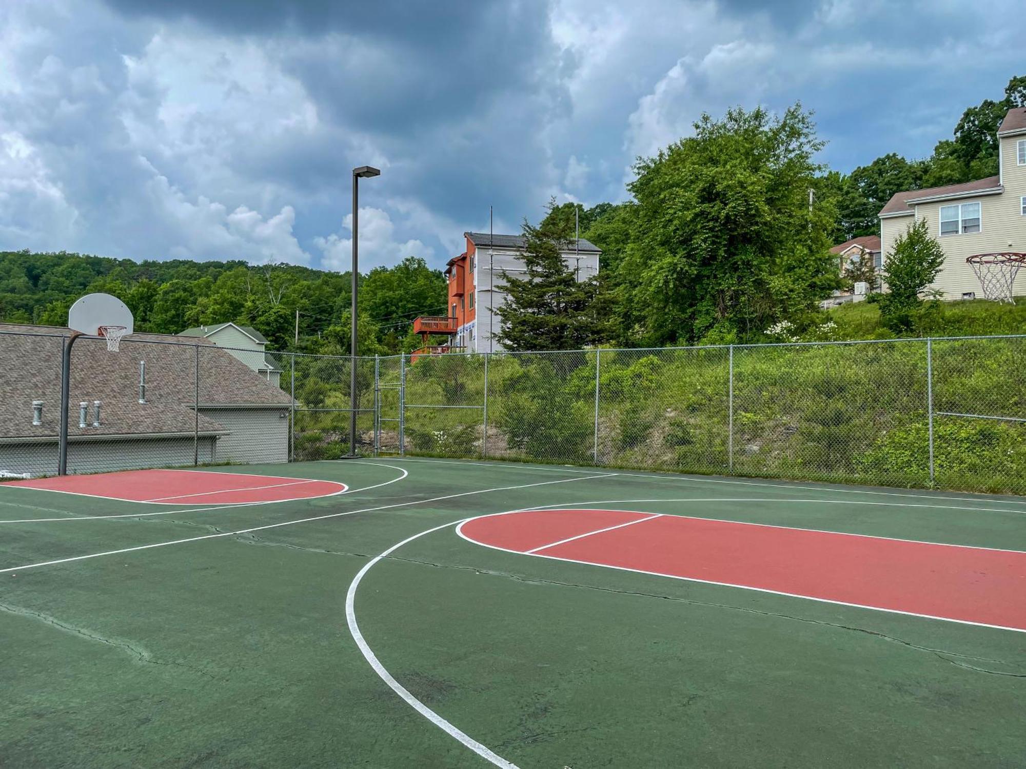 Premier Cozy Cabin - Free Amenities & Comm Indoor Pools Bushkill Luaran gambar