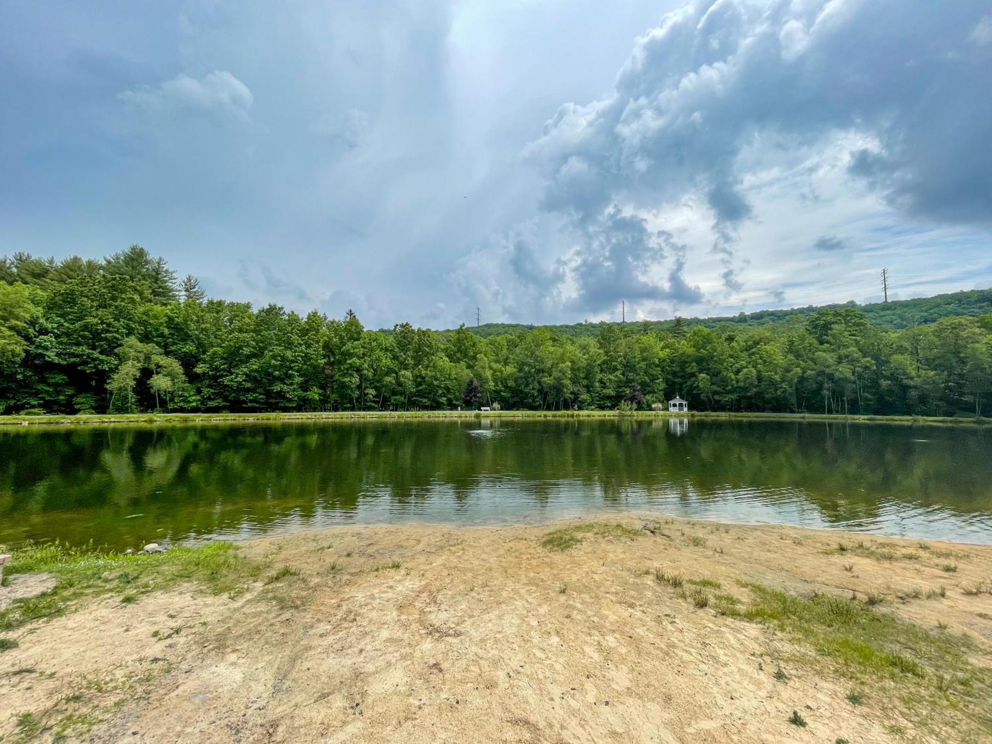 Premier Cozy Cabin - Free Amenities & Comm Indoor Pools Bushkill Luaran gambar