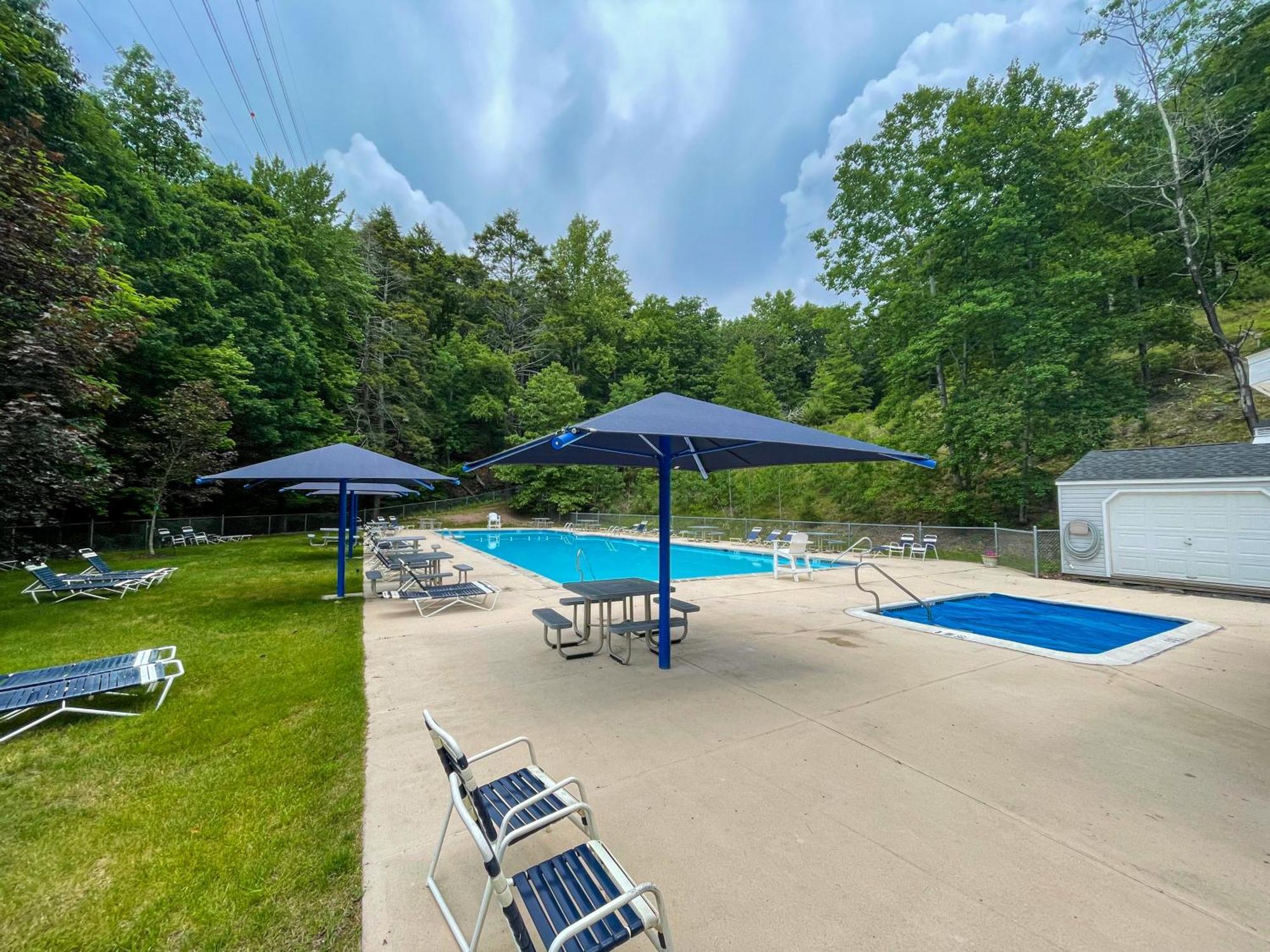Premier Cozy Cabin - Free Amenities & Comm Indoor Pools Bushkill Luaran gambar